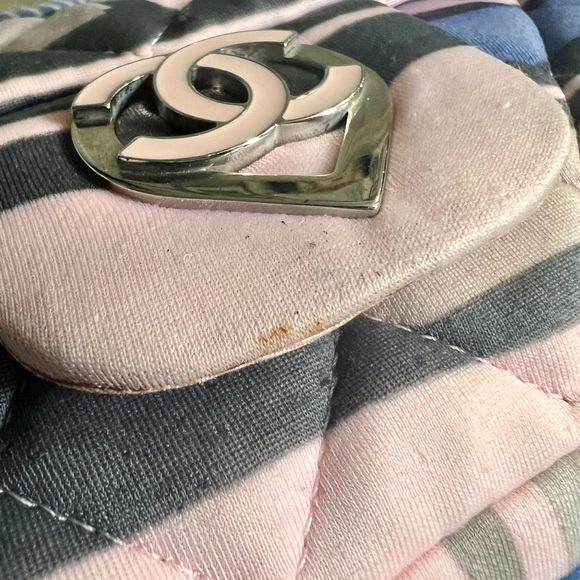 ⚡️SOLD⚡️ CHANEL Authentic 2009 Runway Resort Collection Quilted Medium Flap - Picture 6 of 13